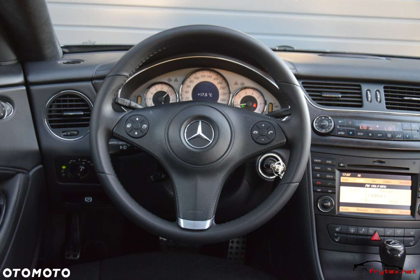 Mercedes-Benz CLS - 32