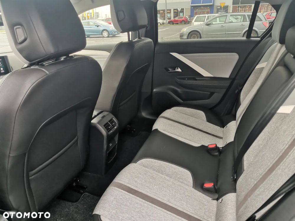 Opel Astra 1.6 T Plug-in Hybrid GS Line - 11