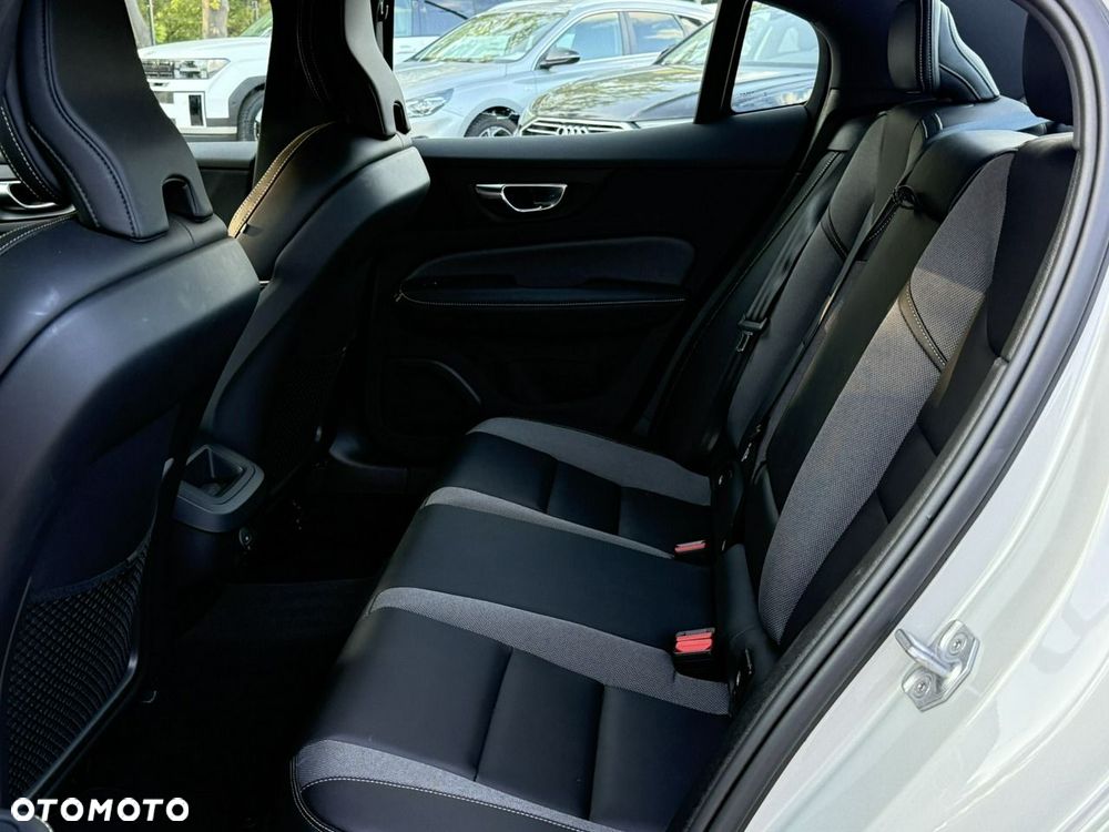 Volvo S60 B4 B R-Design - 17