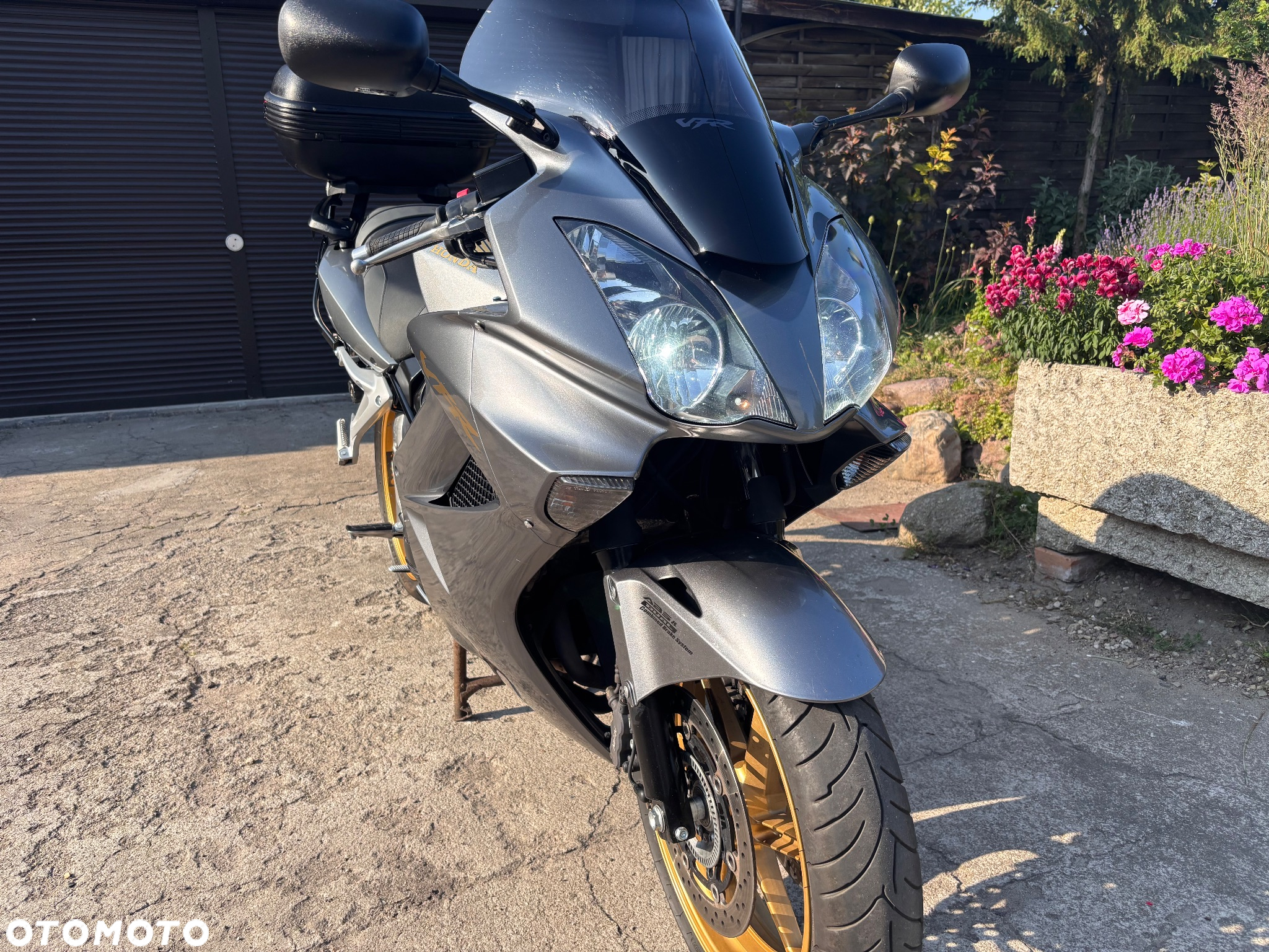 Honda VFR - 3