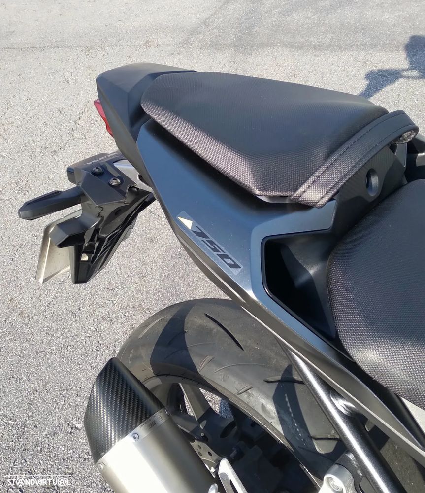 Honda CB 750 HORNET - 8