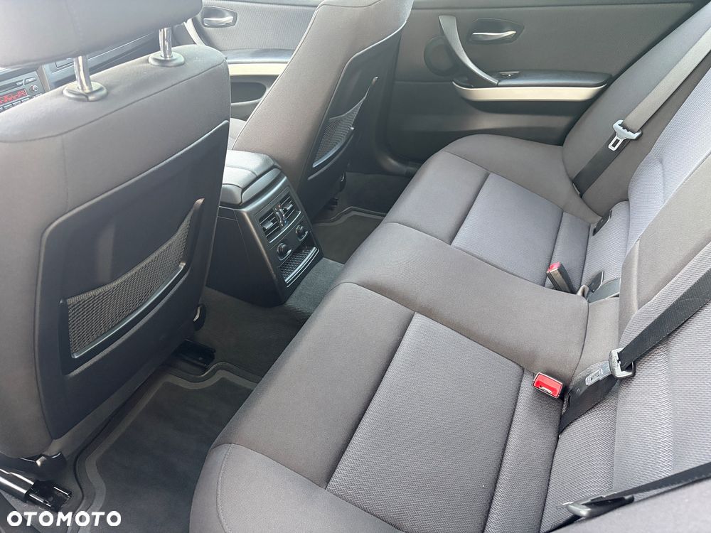 BMW Seria 3 318i Edition Exclusive - 12