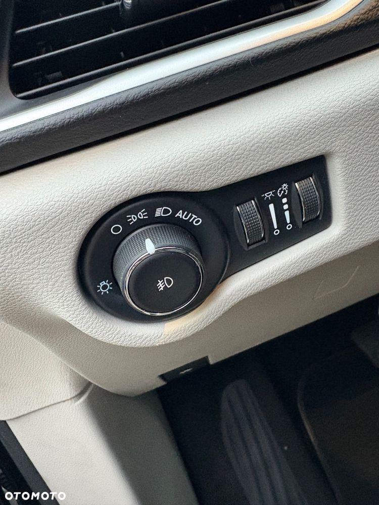 Chrysler Pacifica - 14