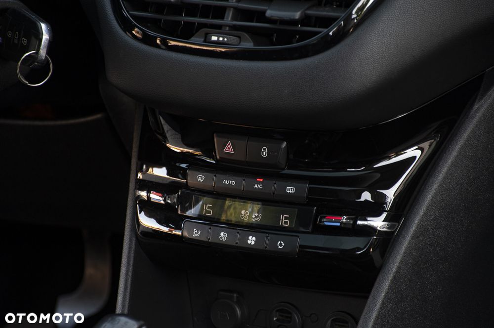 Peugeot 208 120 VTI Intuitive - 40