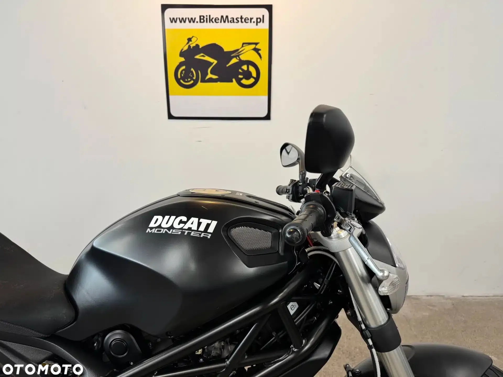 Ducati Monster - 10