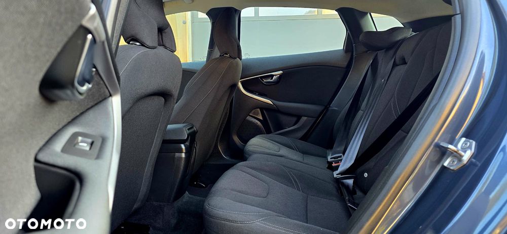 Volvo V40 D2 Kinetic - 34
