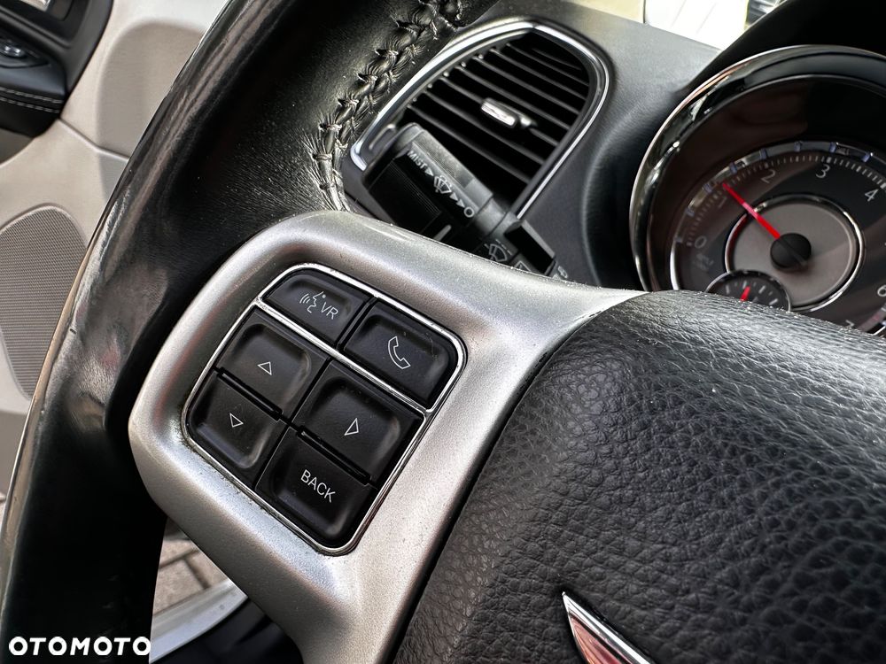 Chrysler Town & Country 3.6 Limited - 24