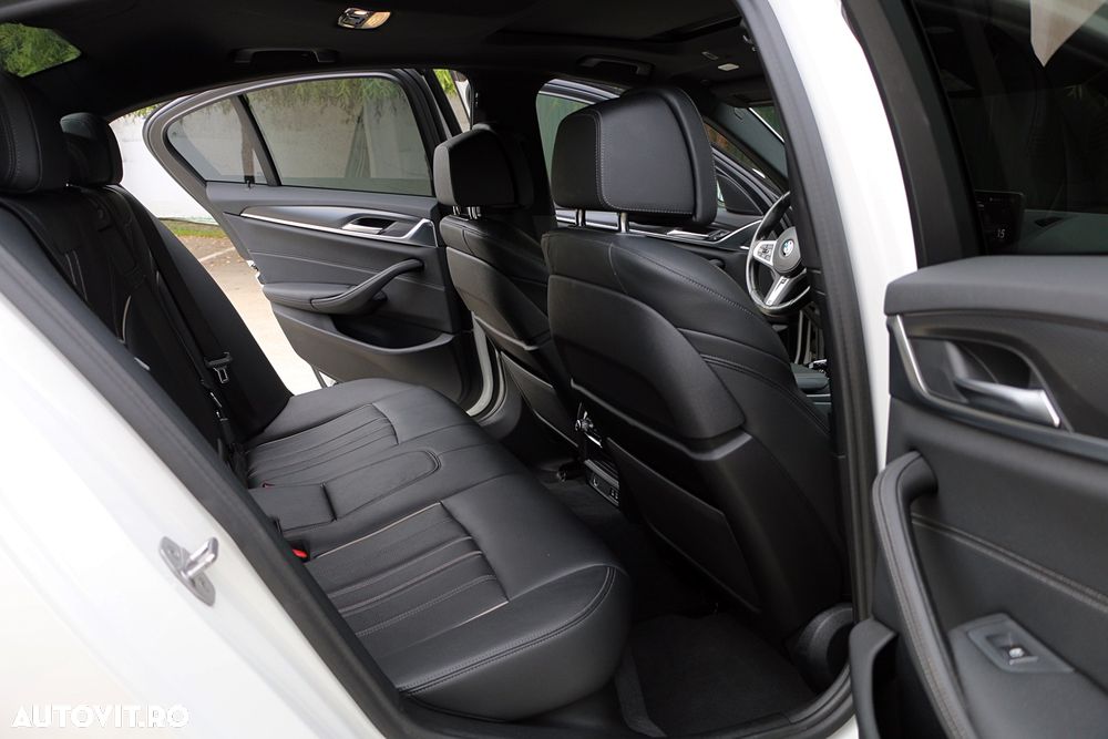 BMW Seria 5 530i xDrive AT MHEV - 12