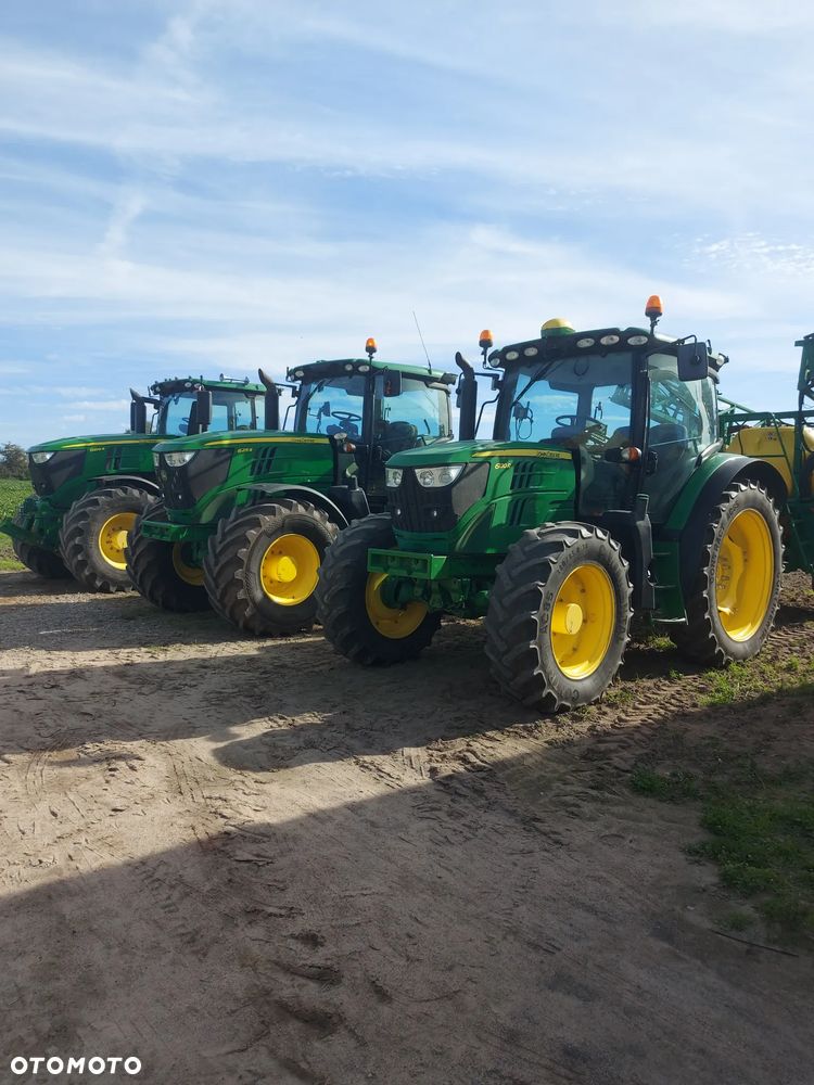 John Deere 6215R - 8