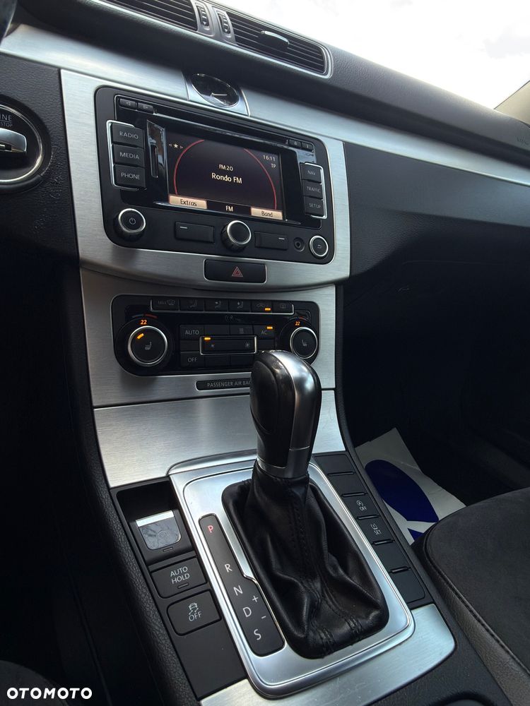 Volkswagen Passat - 13