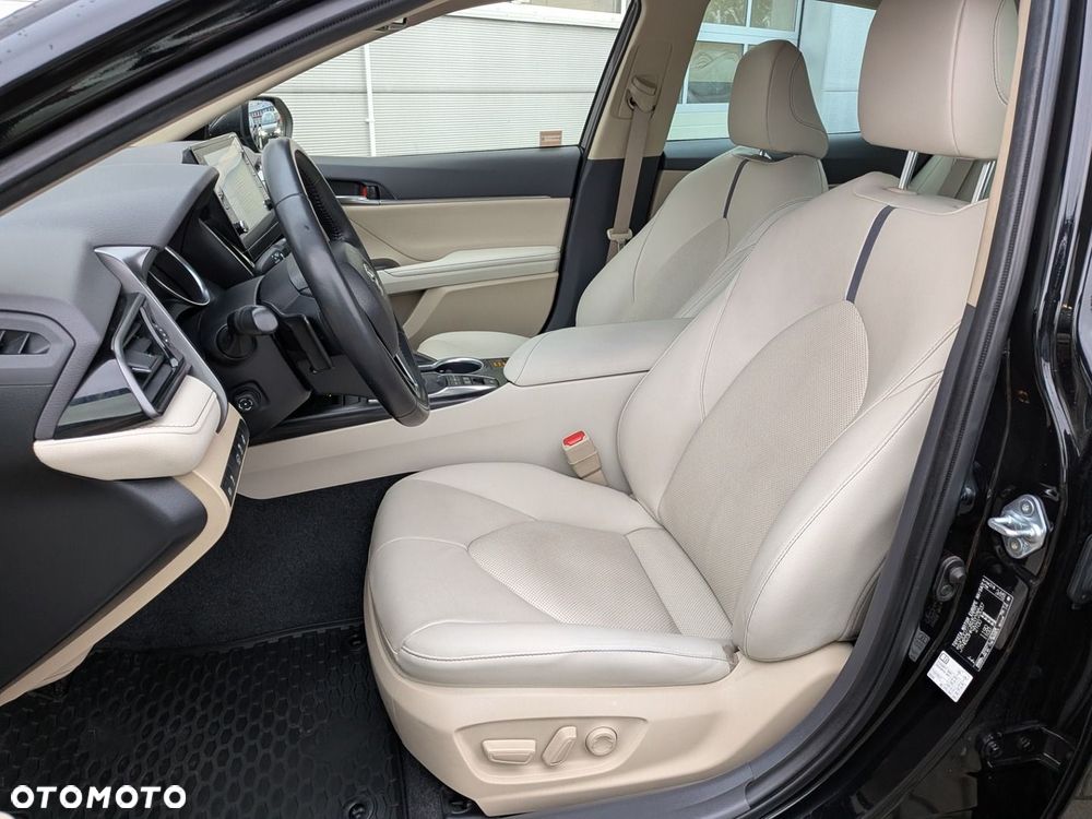 Toyota Camry 2.5 Hybrid Executive CVT - 30