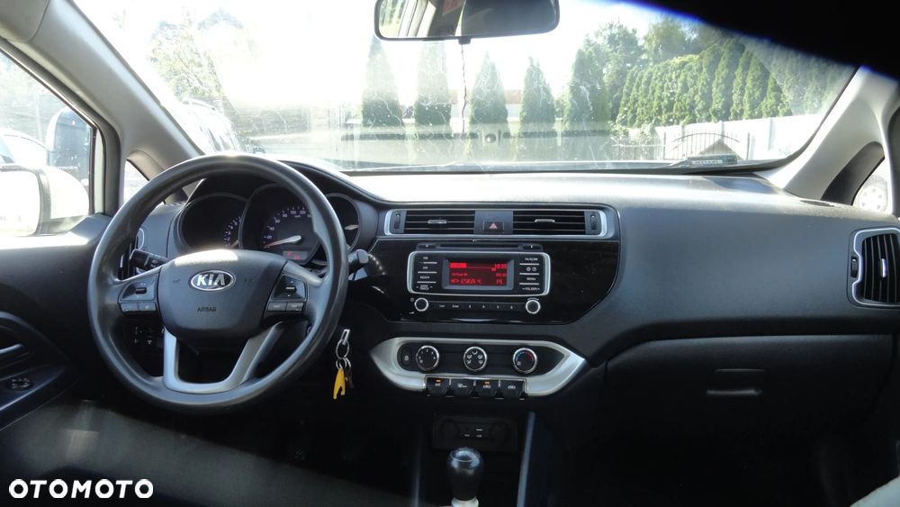 Kia Rio 1.2 L - 12