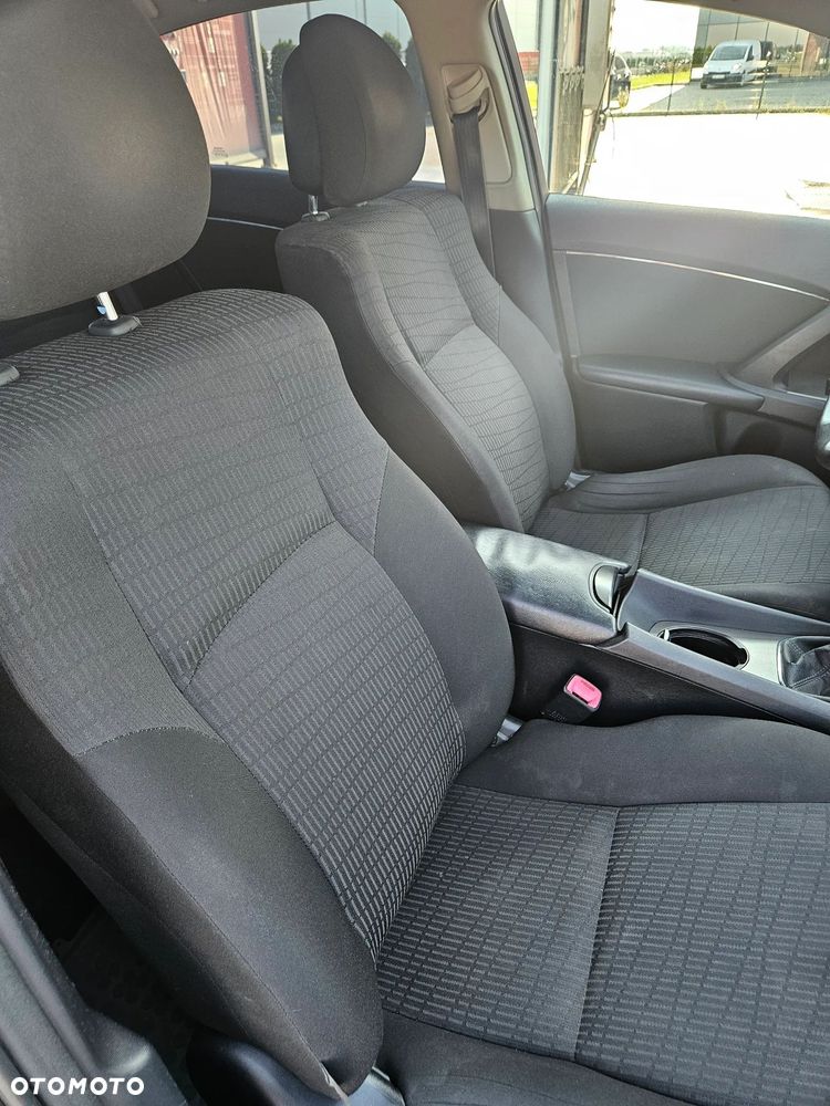 Toyota Avensis 1.8 Sol - 6
