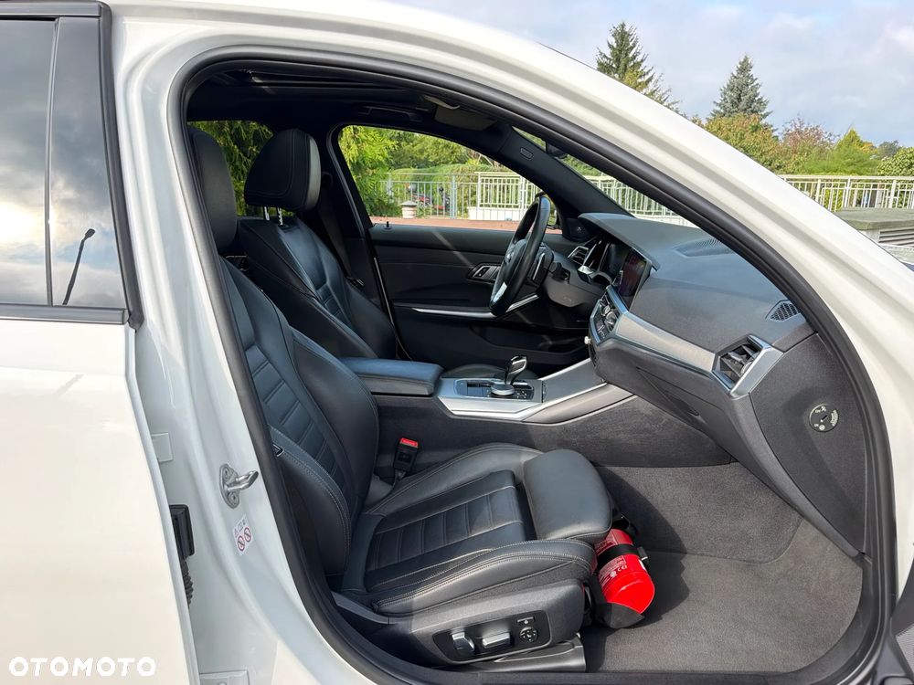 BMW Seria 3 330i Sport Line sport - 13