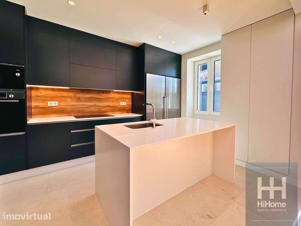 Moradia Unifamiliar T3 com 3 Suites no Centro do Funchal - Zona do Til - Grande imagem: 3/44