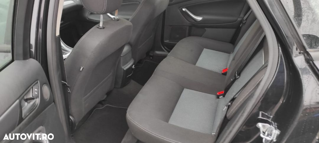 Ford Mondeo 2.0 TDCi Powershift Business Class - 12