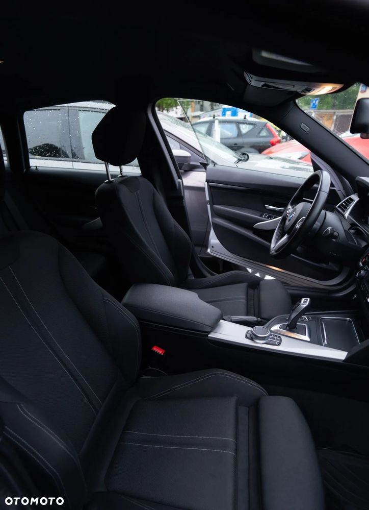 BMW 3GT 330i xDrive M Sport - 23