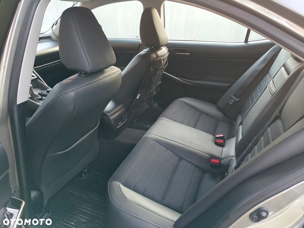 Lexus IS 200t / 300 Elegance - 10