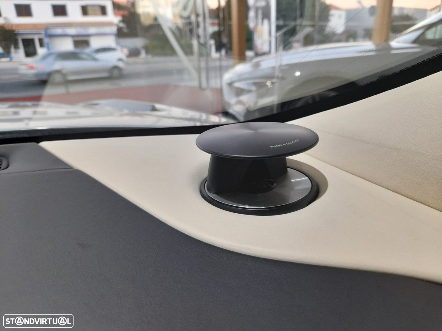 Aston Martin DB11 Coupé V12 Auto - 8