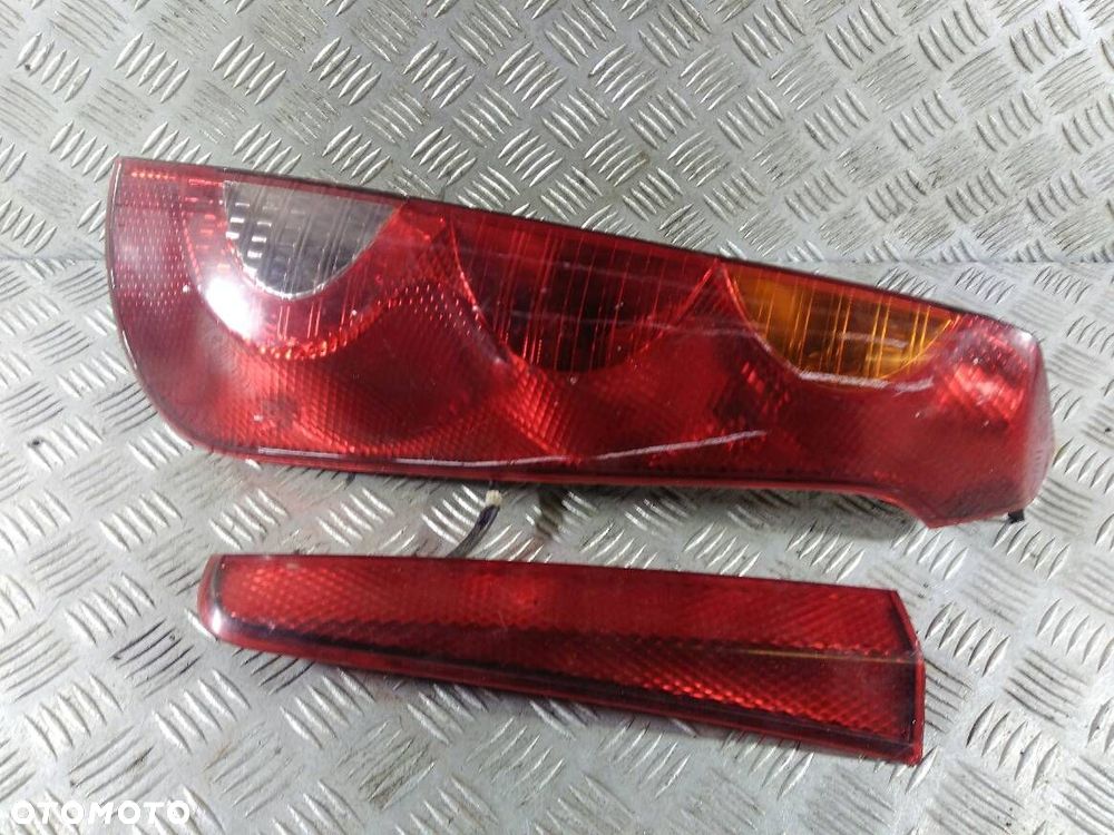 LAMPA PRAWA TYLNA NISSAN NOTE - 1