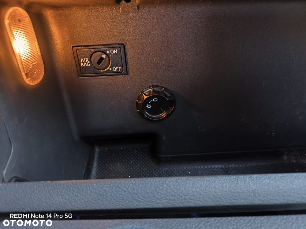 Volkswagen Touran 1.6 TDI DPF BlueMotion Technology Comfortline - 16