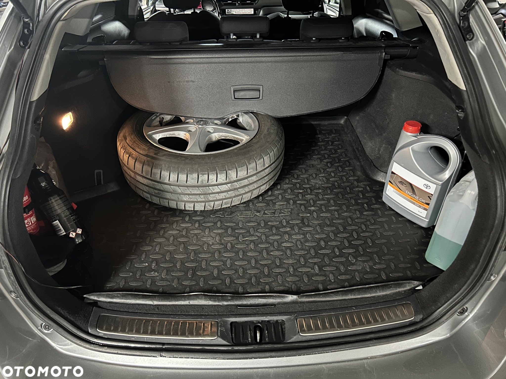 Toyota Avensis Combi 1.6 - 24