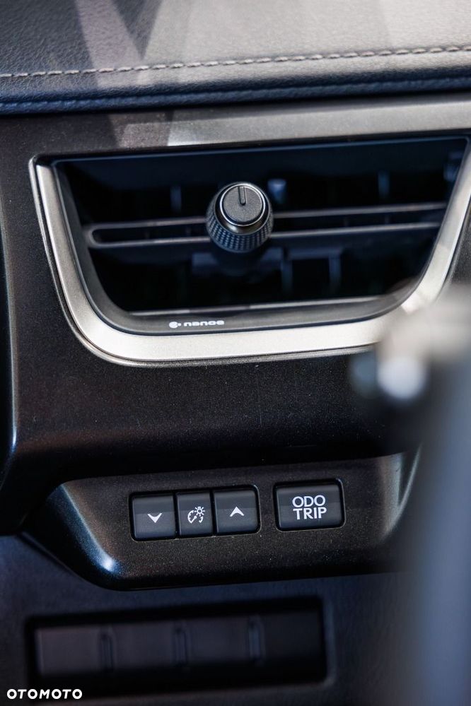 Lexus UX - 30