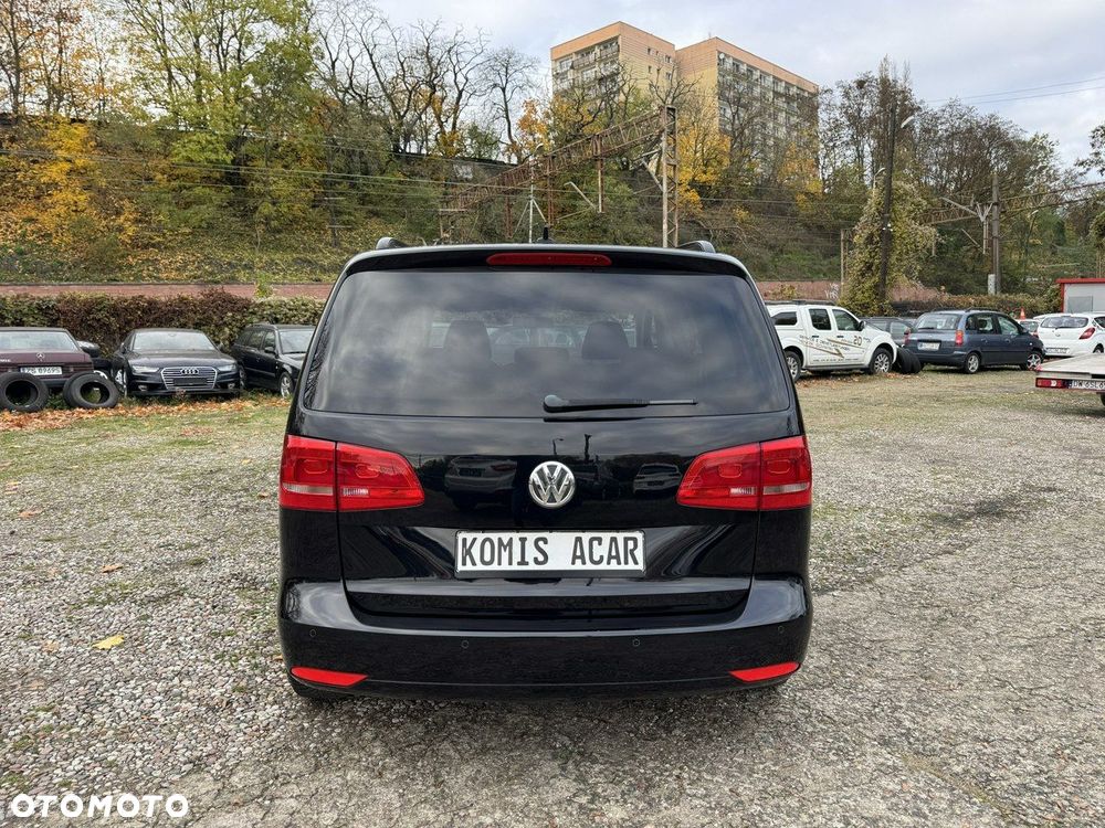 Volkswagen Touran - 36