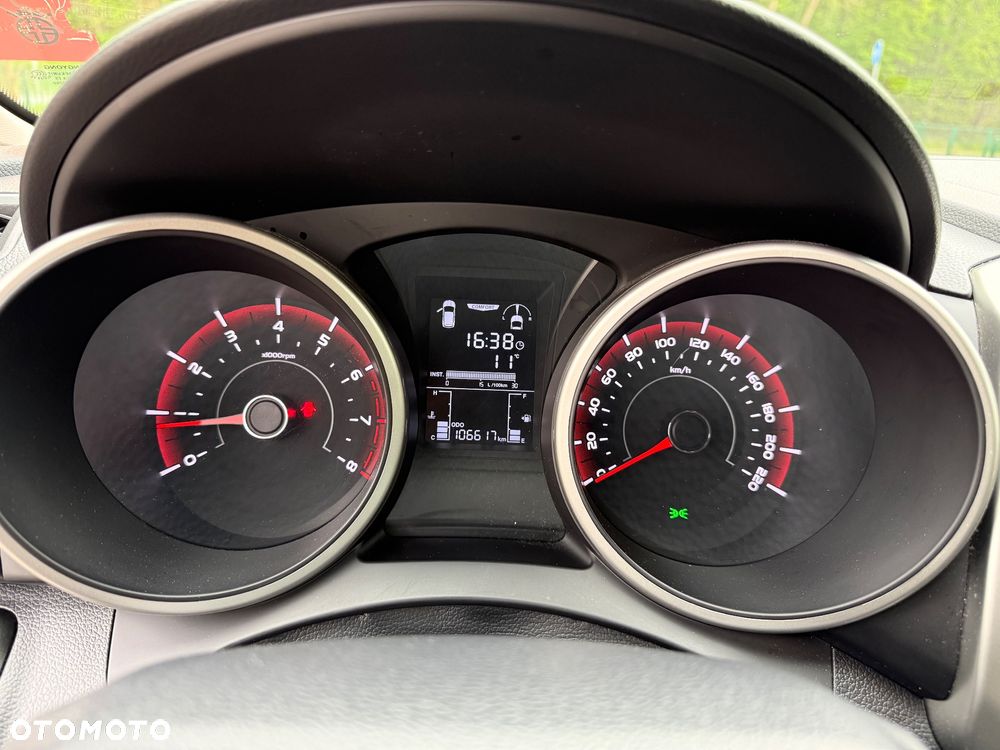 SsangYong/KGM Tivoli e-XGi 160 2WD Black+White - 13