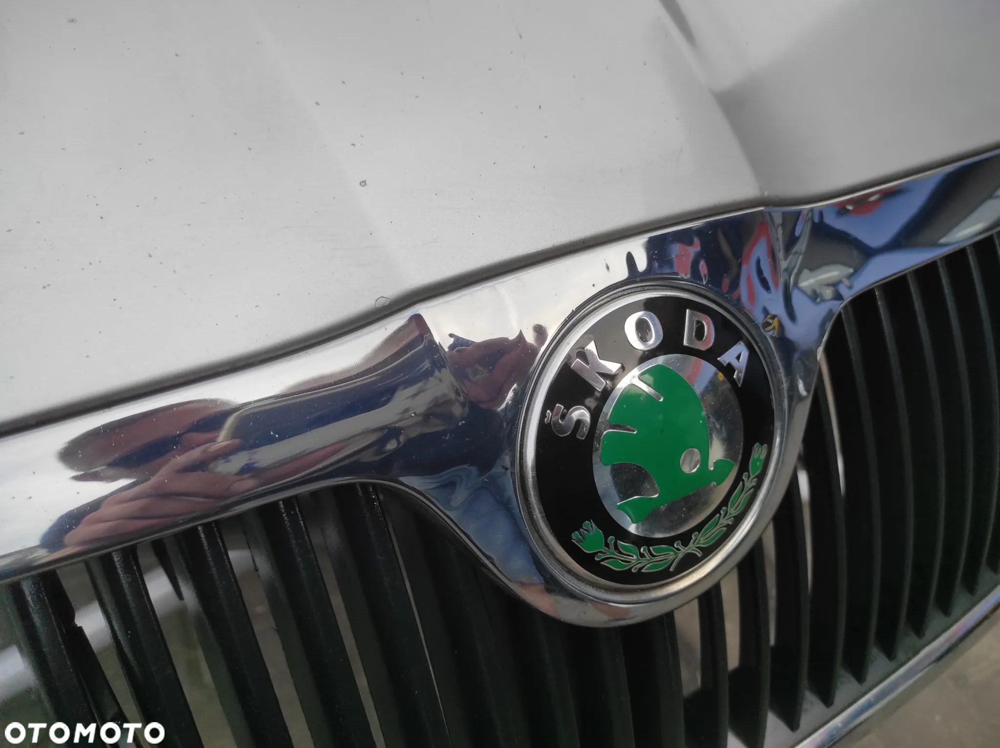 MASKA POKRYWA SILNIKA SKODA OCTAVIA 2 9156 SREBRNA ATRAPA GRILL LOGO WYSYŁKA !!! - 7