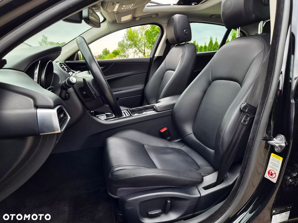 Jaguar XE 2.0 T Prestige - 15