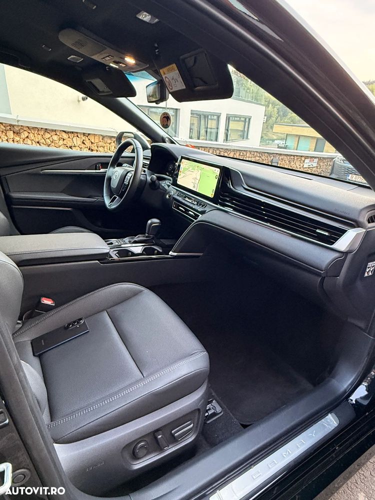 Toyota Camry 2.5 HEV Luxury - 12