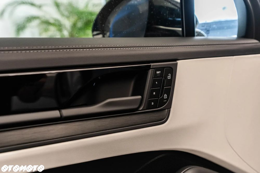 Porsche Cayenne Black Edition - 25