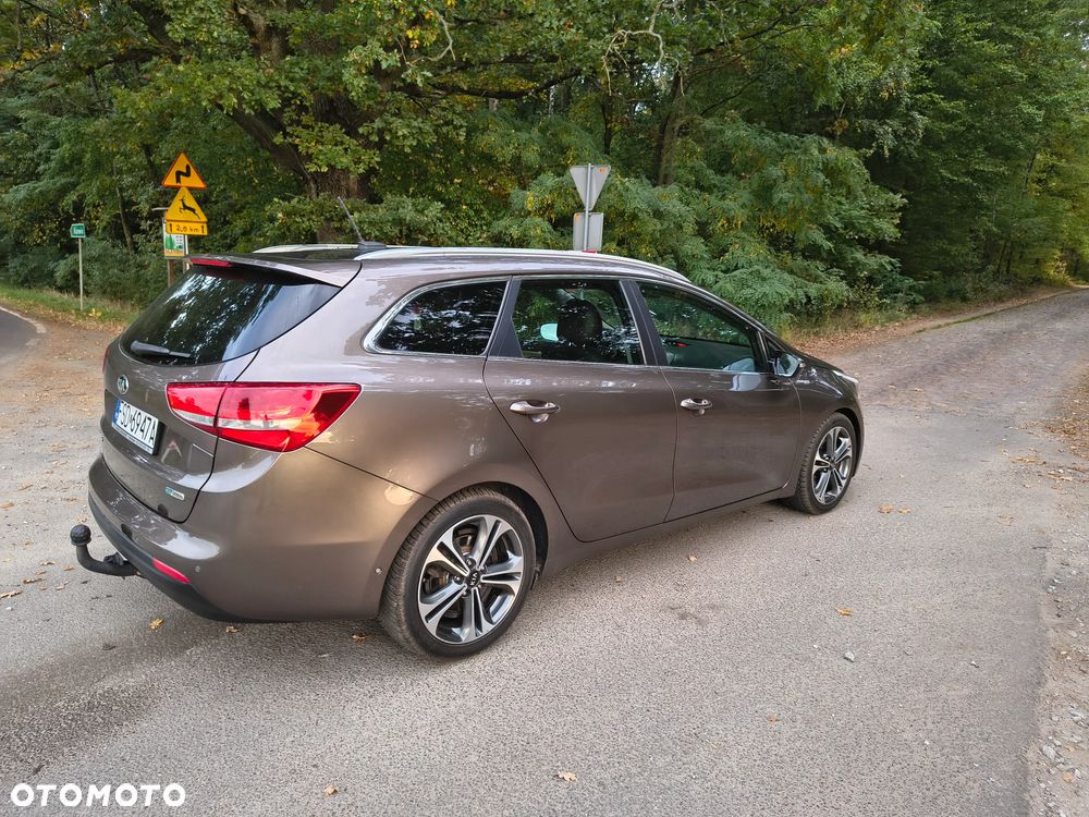 Kia Ceed - 11