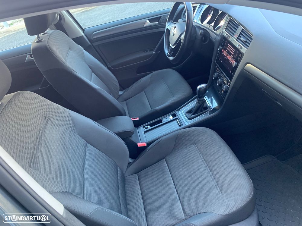 VW Golf 1.0 TSI Confortline DSG - 9