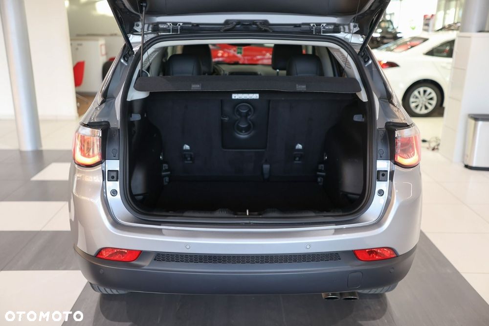 Jeep Compass - 32