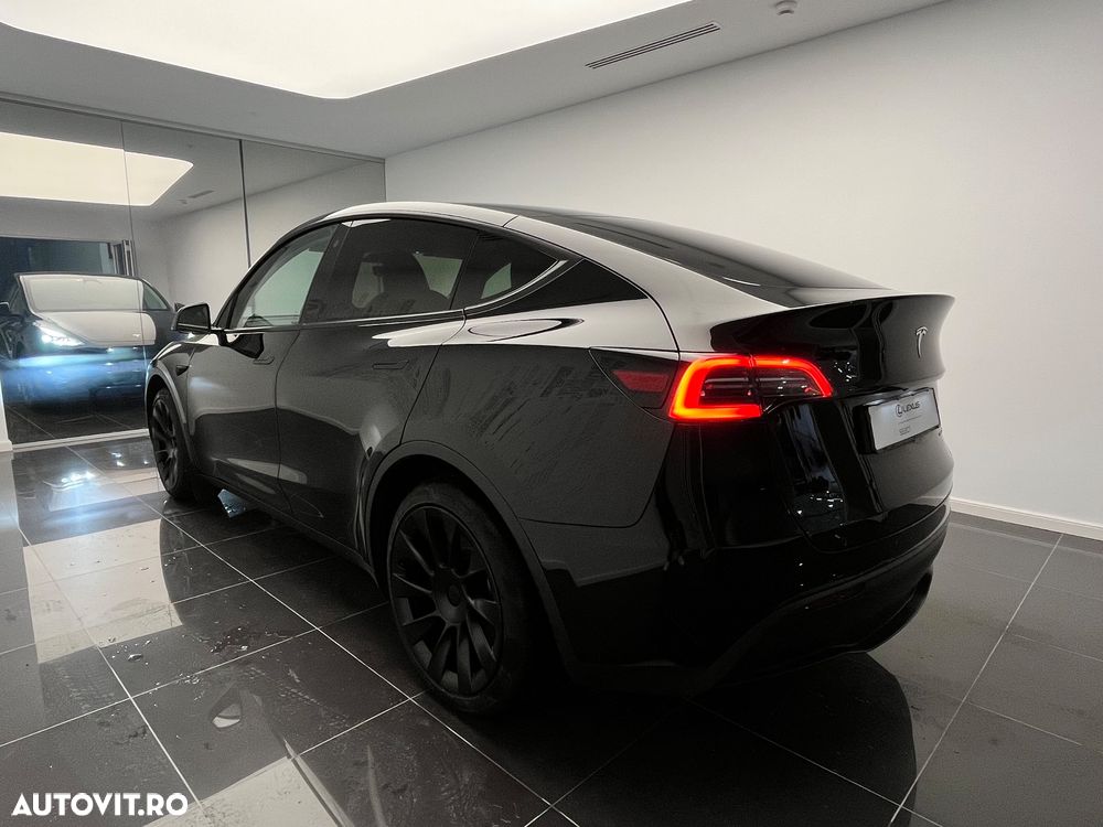 Tesla Model Y Long Range RWD - 10