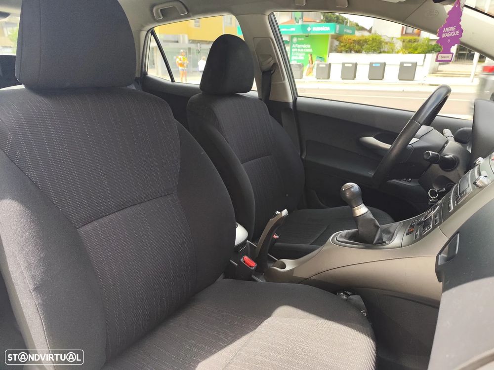 Toyota Auris 1.4 D-4D Sol - 7