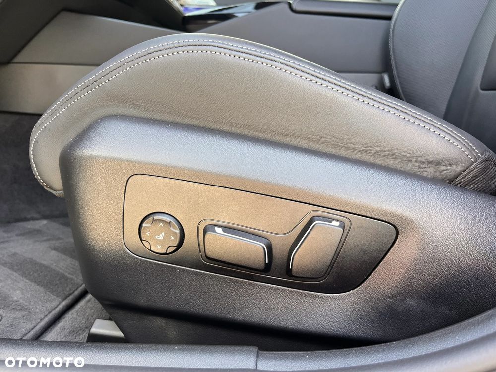 BMW Seria 5 540d xDrive mHEV - 23