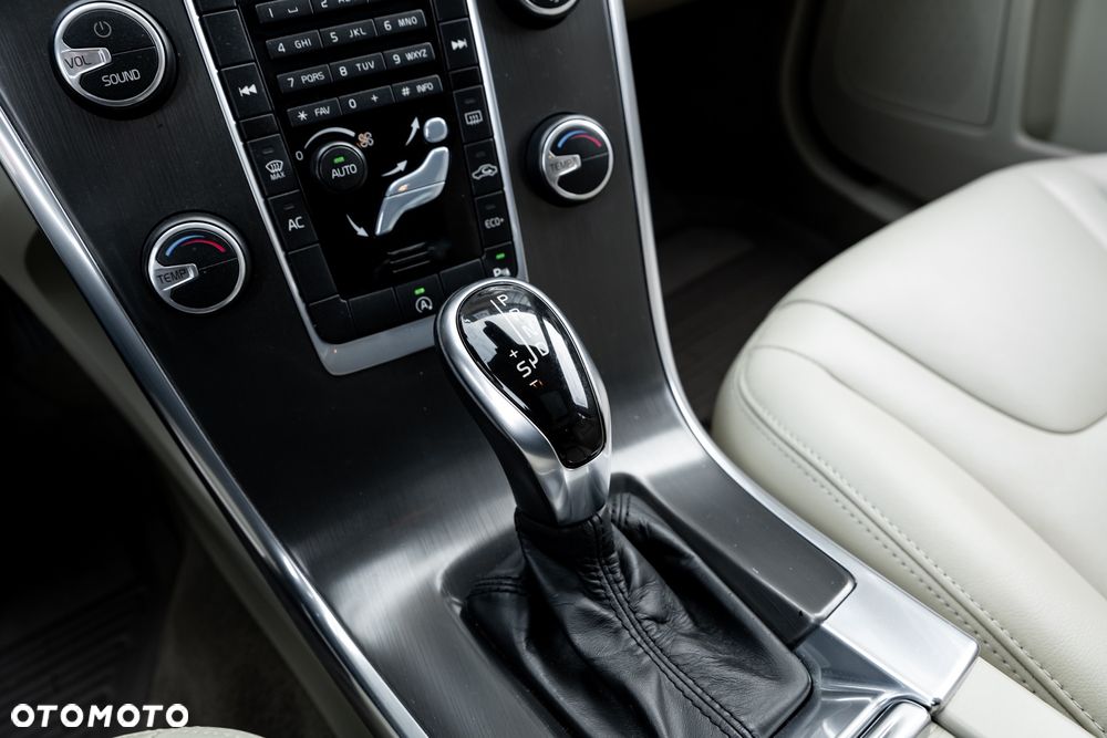 Volvo XC 60 D4 Geartronic Summum - 34