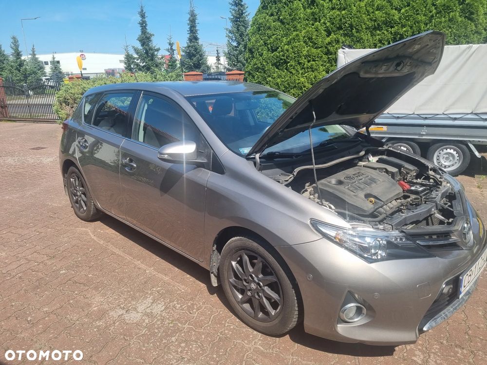 Toyota Auris 1.6 Premium + - 19