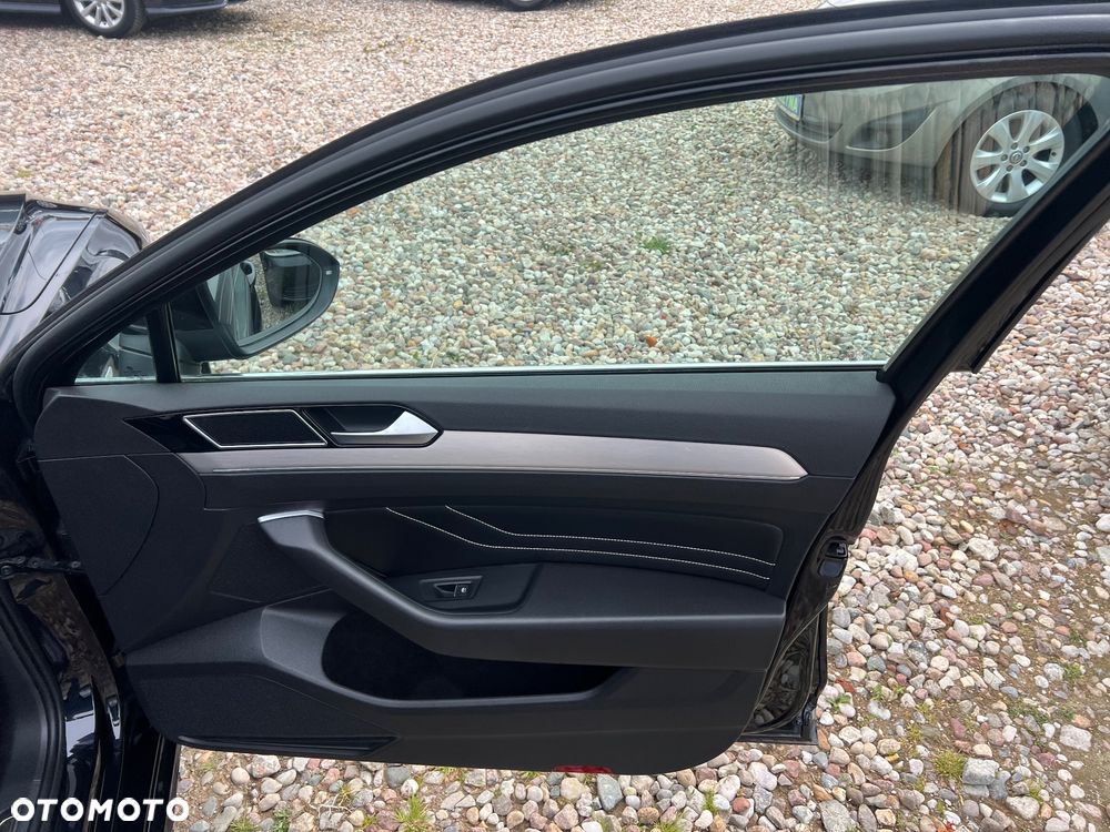 Volkswagen Passat 2.0 TDI SCR Highline - 30