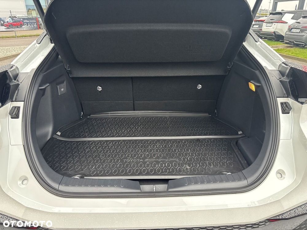 Toyota C-HR 2.0 PHEV Dynamic Force Executive - 29
