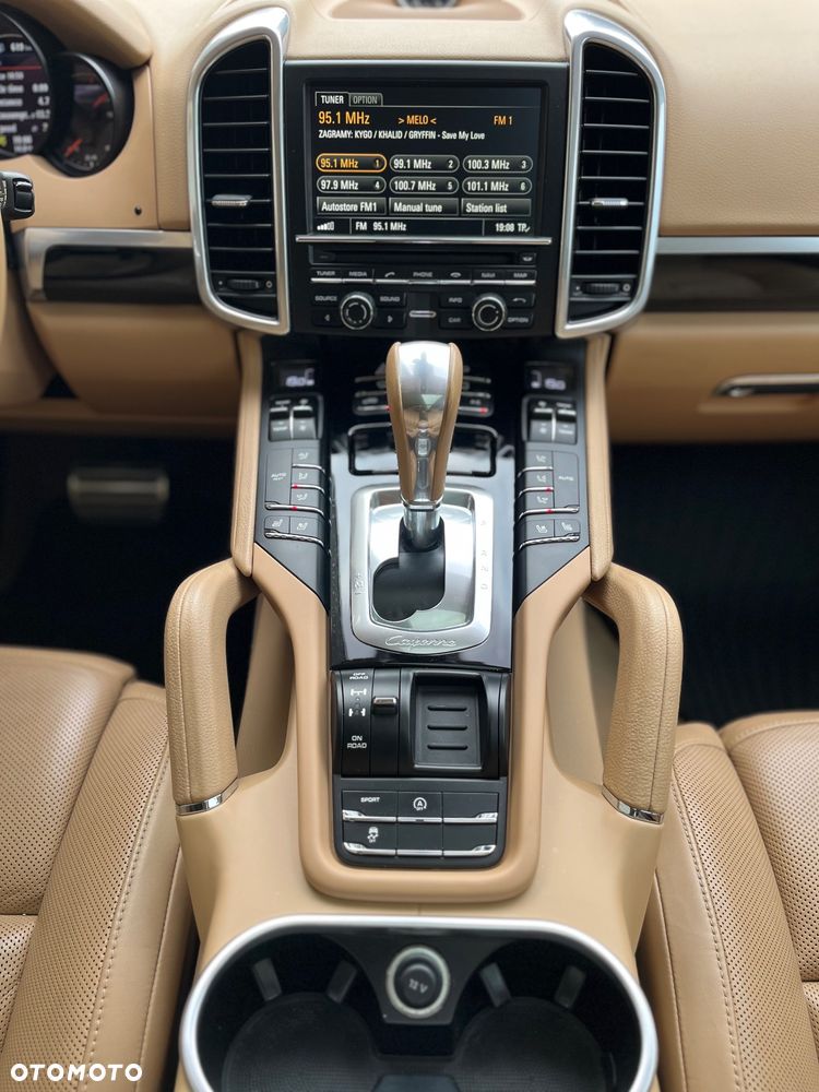 Porsche Cayenne S Platinum Edition - 17