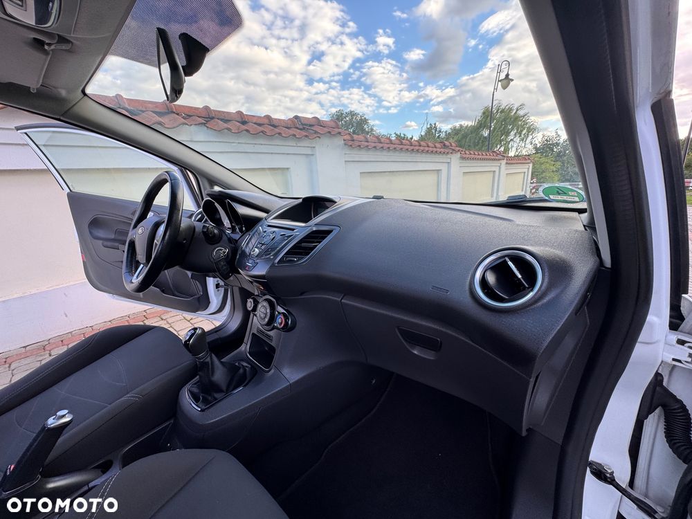 Ford Fiesta - 24