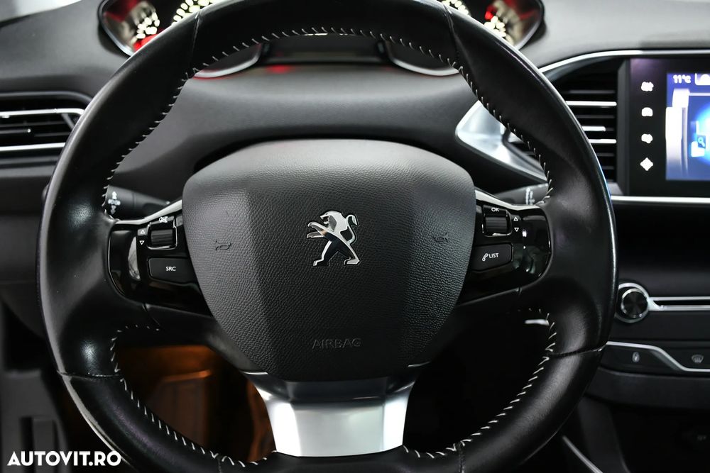 Peugeot 308 1.2 e-THP STT Allure - 23