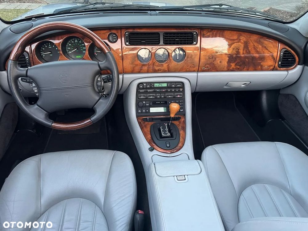 Jaguar XK8 Cabriolet - 32