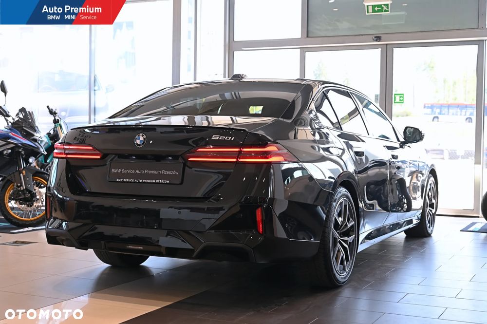 BMW Seria 5 520i mHEV - 21