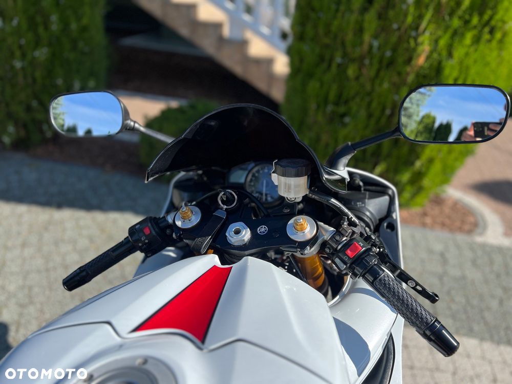 Yamaha R1 - 15