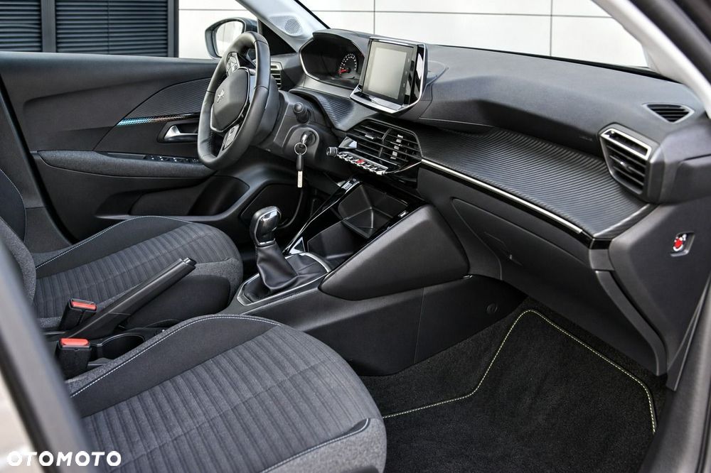 Peugeot 208 - 13